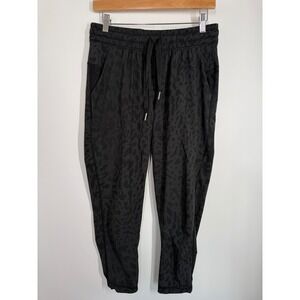 Lululemon Namaskar Crop Jogger Pants Coal Black Gray Leopard Animal Swirl Size 4